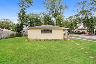 Building Photo - 517 N Biermann Ave
