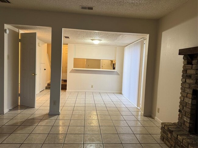 Building Photo - 1400 Matthews Ln