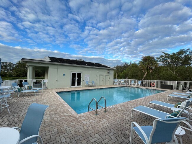 Foto del edificio - Upscale 3 BR Furnished Condo in Inlet at S...