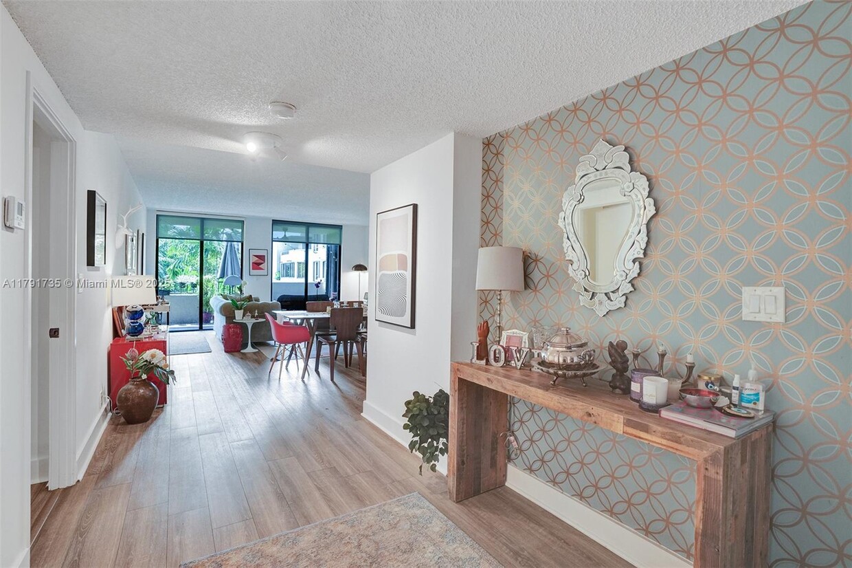 Foto principal - 161 Crandon Blvd