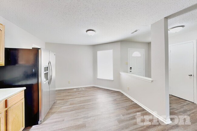 Foto del edificio - 746 Streamside Dr