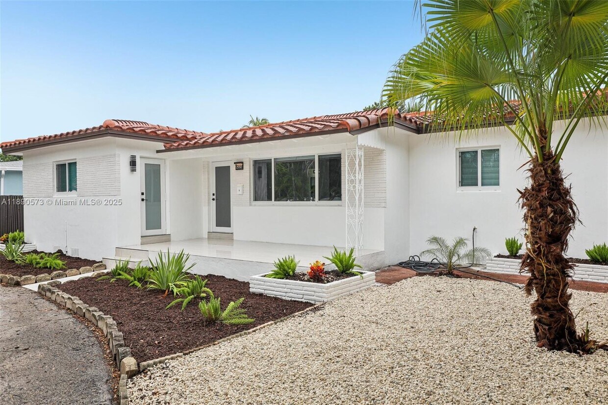 Foto principal - 2550 Adams St