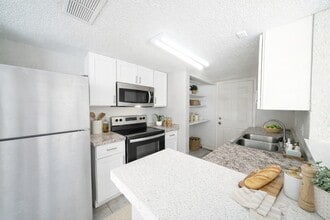 Building Photo - 8100 Leonora St