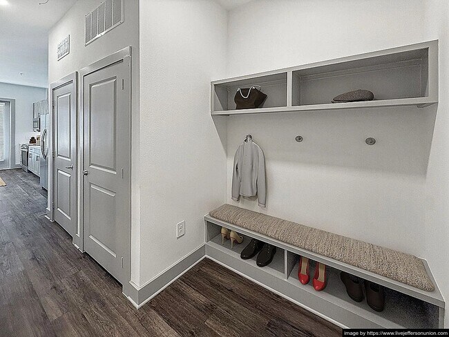 Foto del edificio - 4550 Windhaven Pkwy