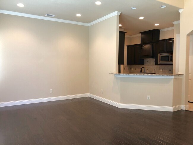 Building Photo - Immaculate 3 Bedroom Patio Home on Oversiz...