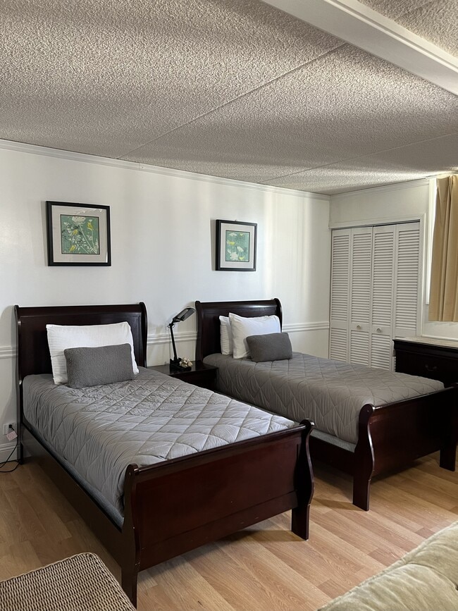 Building Photo - 2240 Kuhio Ave