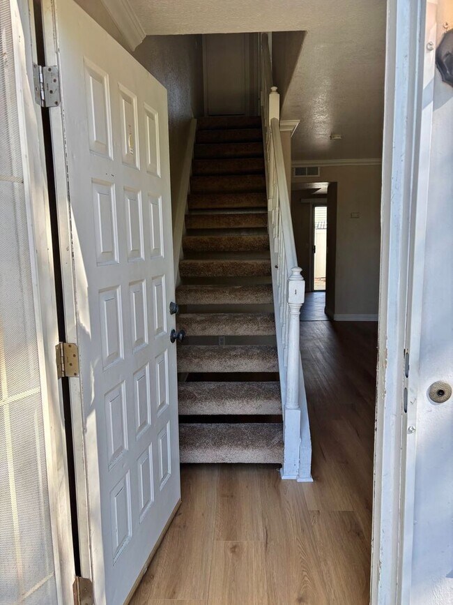 Foto del edificio - 5640 Riverside Dr