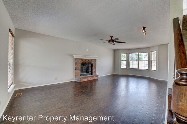 Building Photo - 3 br, 2.5 bath House - 10703 E 65th St