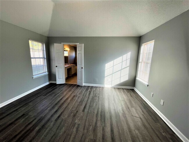 Foto del edificio - 3546 E Regency Park Cir