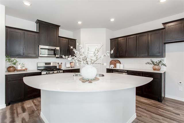 Building Photo - 2148 Miramar Dr