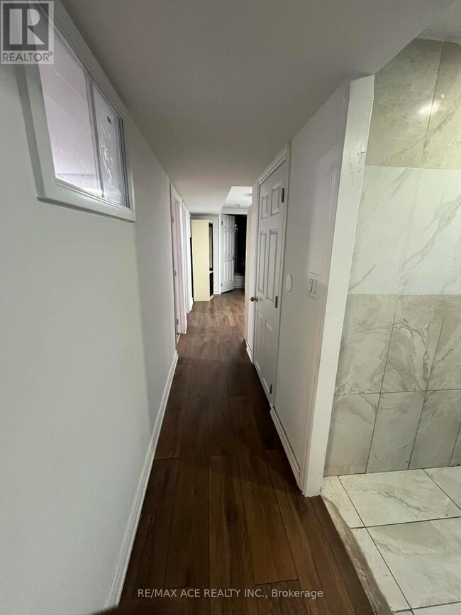 Building Photo - 161 Heale Ave