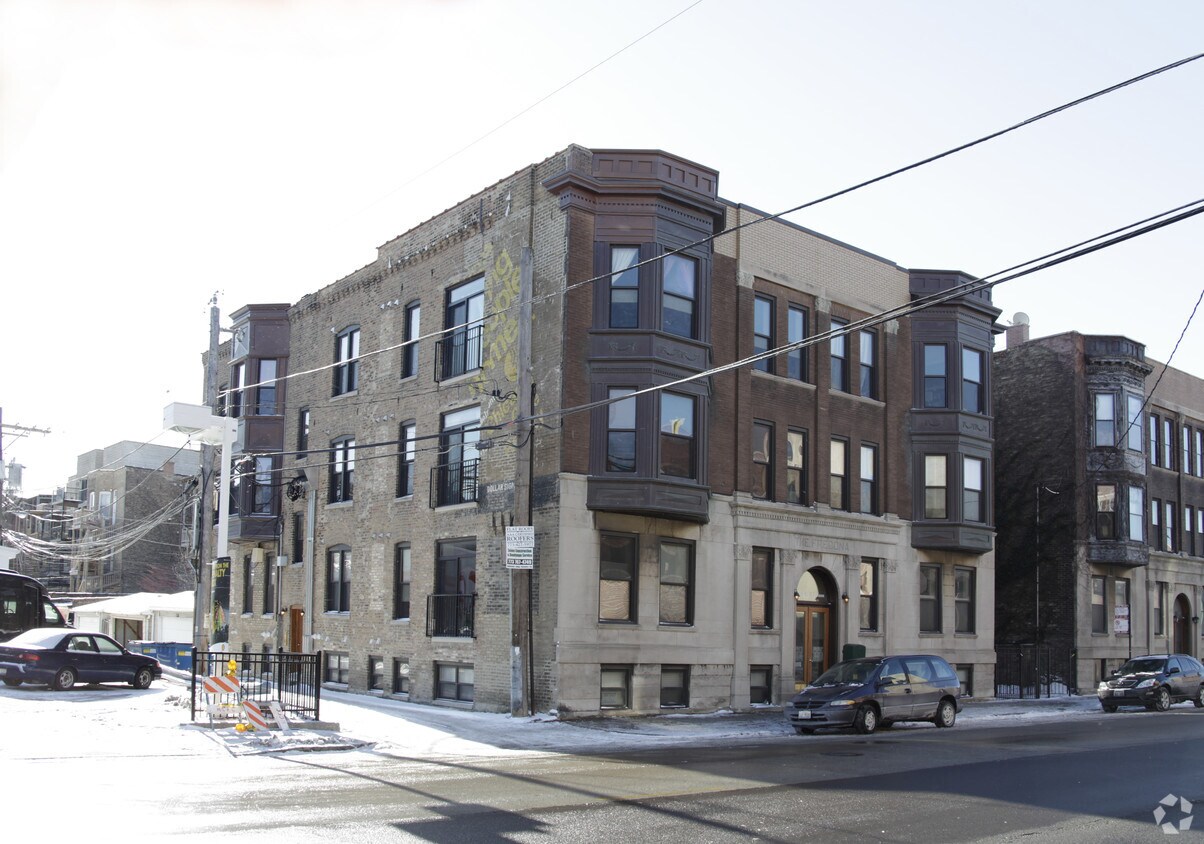 Foto del edificio - 815-817 W Addison St
