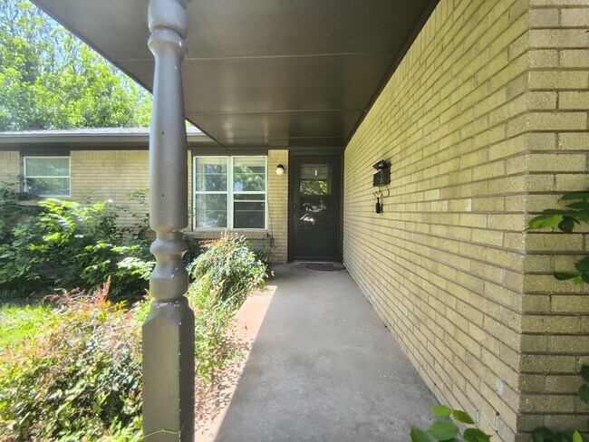 Foto del edificio - 140 Ridgecrest Rd