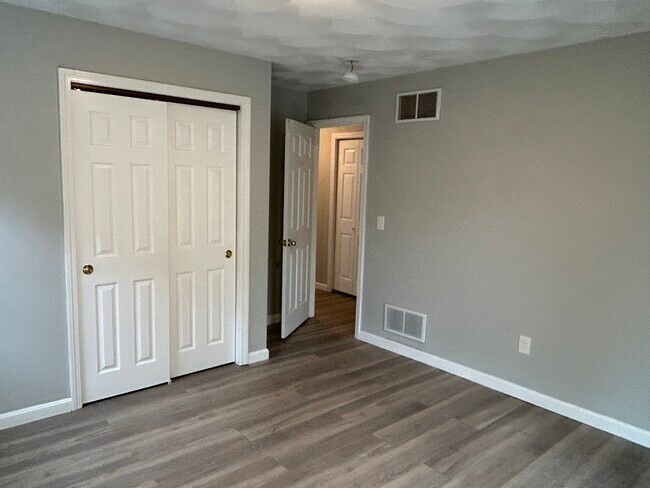 Master bedroom - 907 Smith St