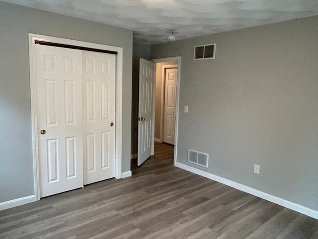 Master bedroom - 907 Smith St