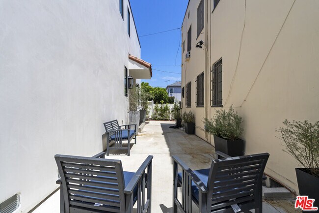 Foto del edificio - 6451 W 6th St