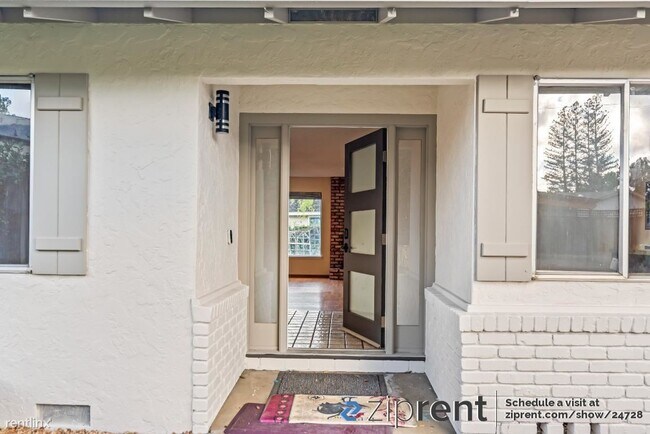 Building Photo - 4 br, 3 bath House - 211 Portola Ct, Los A...