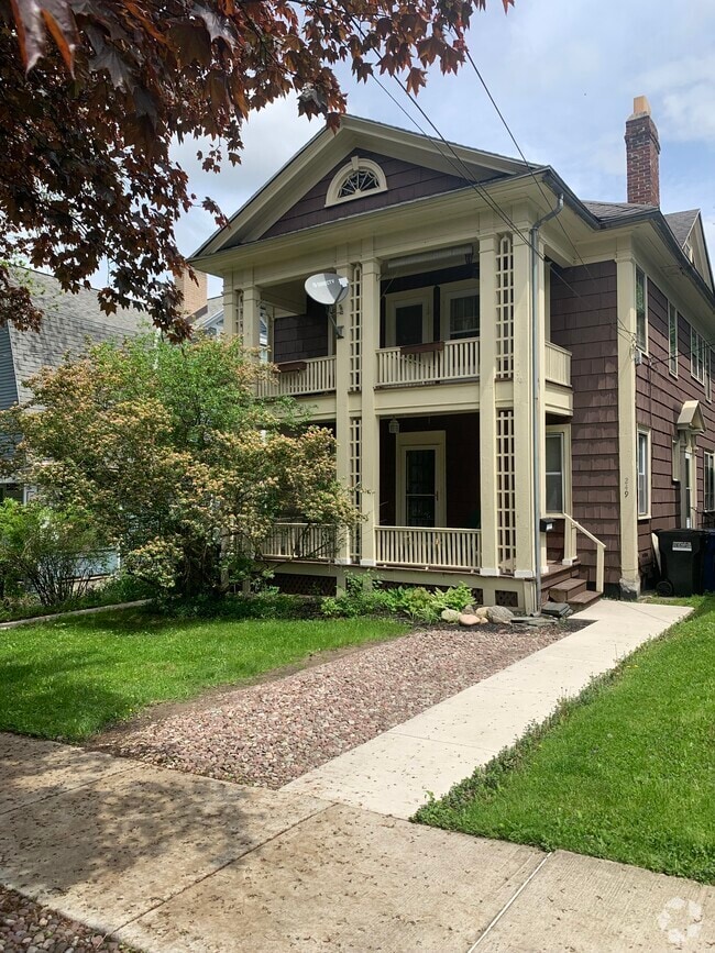 Building Photo - 247 Buckingham Ave