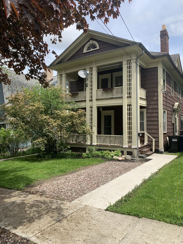 Primary Photo - 247 Buckingham Ave