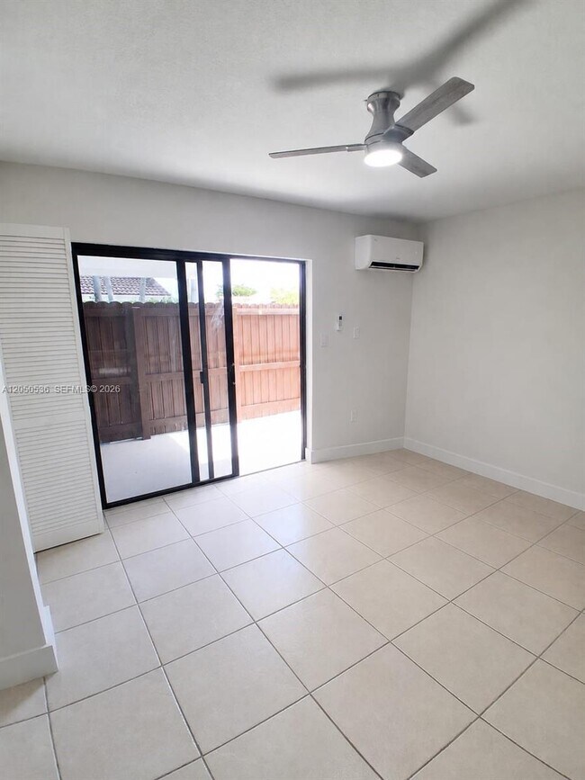 Building Photo - 1231 SW 136th Pl
