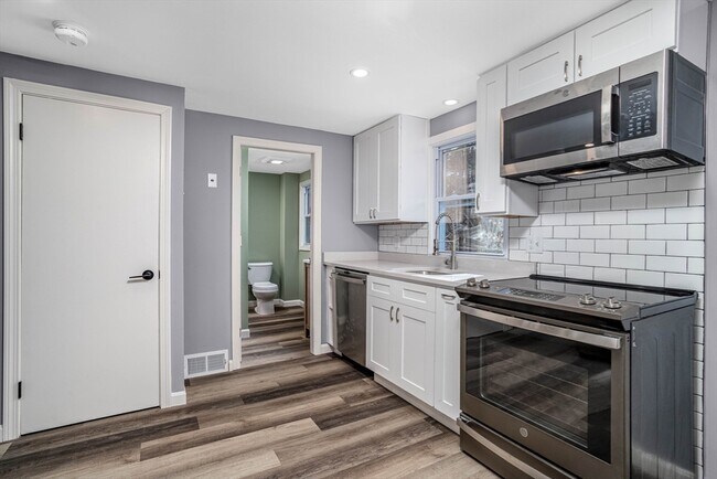 Foto del edificio - 502 Brockelman Rd