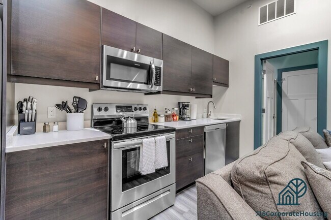 Building Photo - Furnished 2-Bedroom, 2-Bath Apartment near the Medical Campus