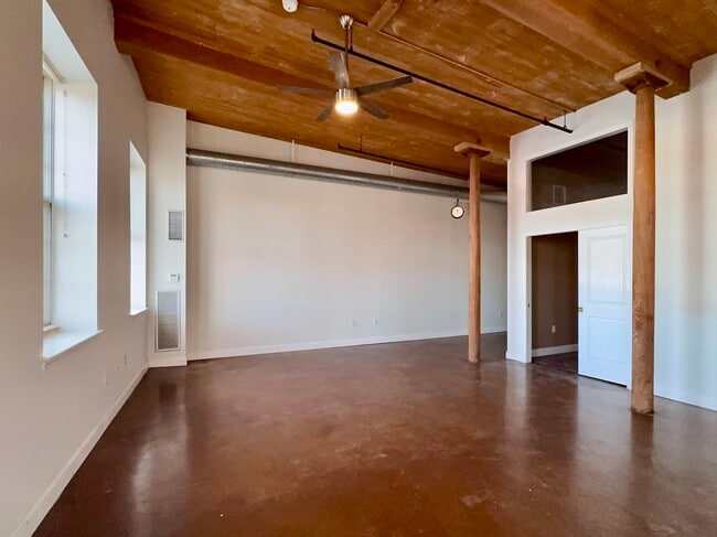 Foto del edificio - 35 Riverwalk Way