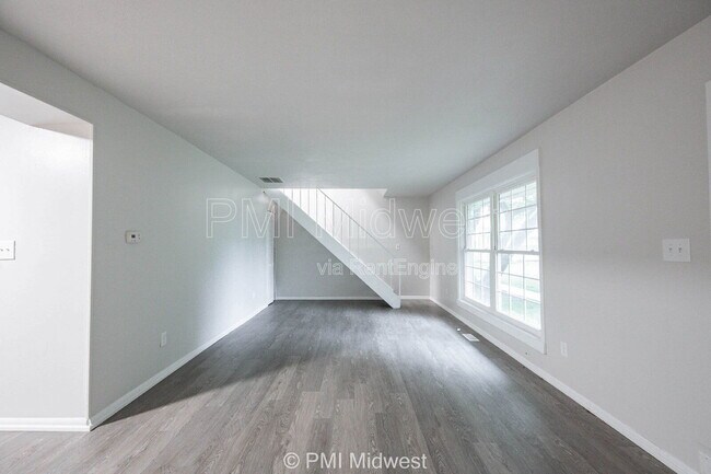 Building Photo - 6920 Chrysler St