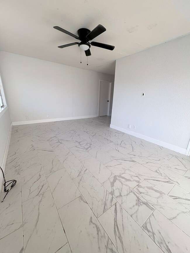 Building Photo - 3010 McCrarey Dr