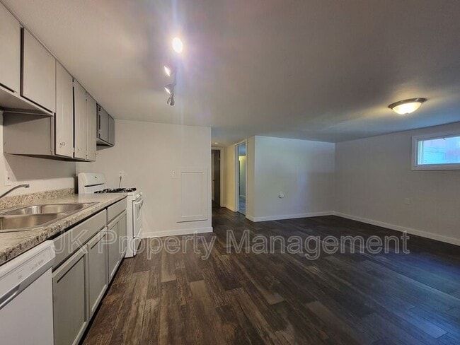 Building Photo - 2027 Smelter Ave NE