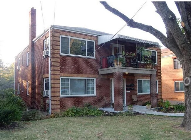 Foto del edificio - 3065 Glenmore Ave