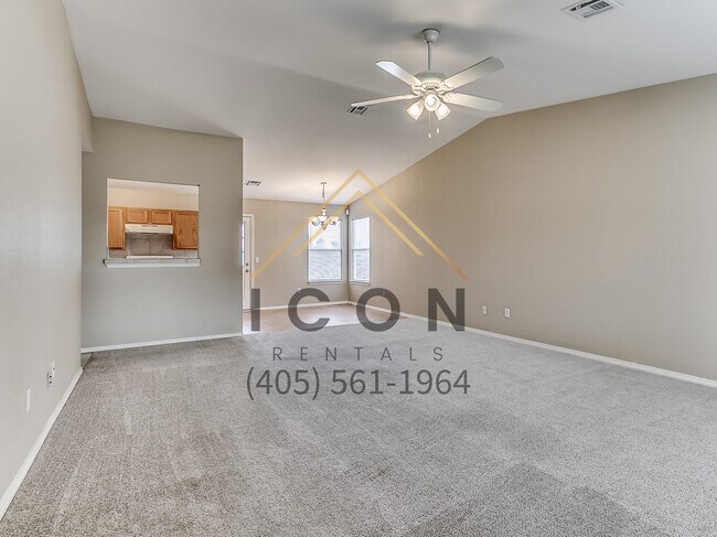 Building Photo - 901 Edinburg Dr