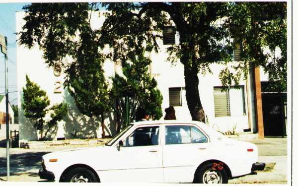 Foto del edificio - 6862 Simpson Ave