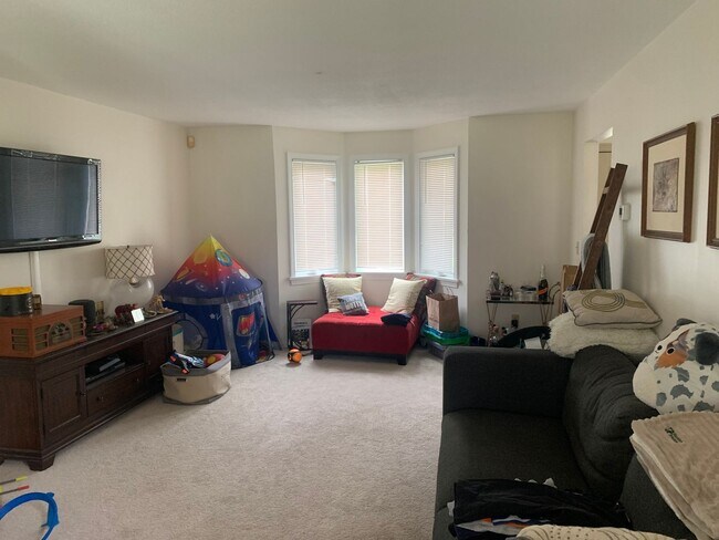 Building Photo - 2 Bedroom Townhouse in Amherst Available 8/1