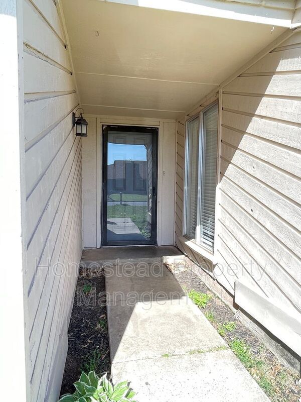 Building Photo - 8937 N Eagle Ln