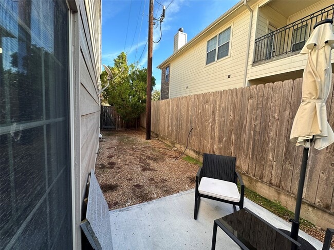 Building Photo - 13821 Hollowgreen Dr