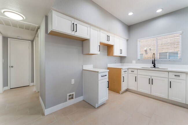 Building Photo - 5689 E Lake Mead Blvd
