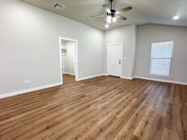 Building Photo - Brand-New, Move-In Ready!