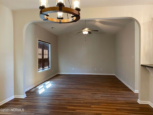 Building Photo - 209 N Windy Ridge Rd
