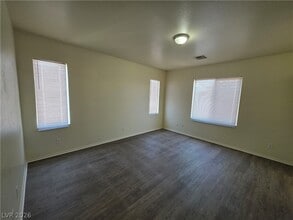 Building Photo - 731 Emerald Idol Pl