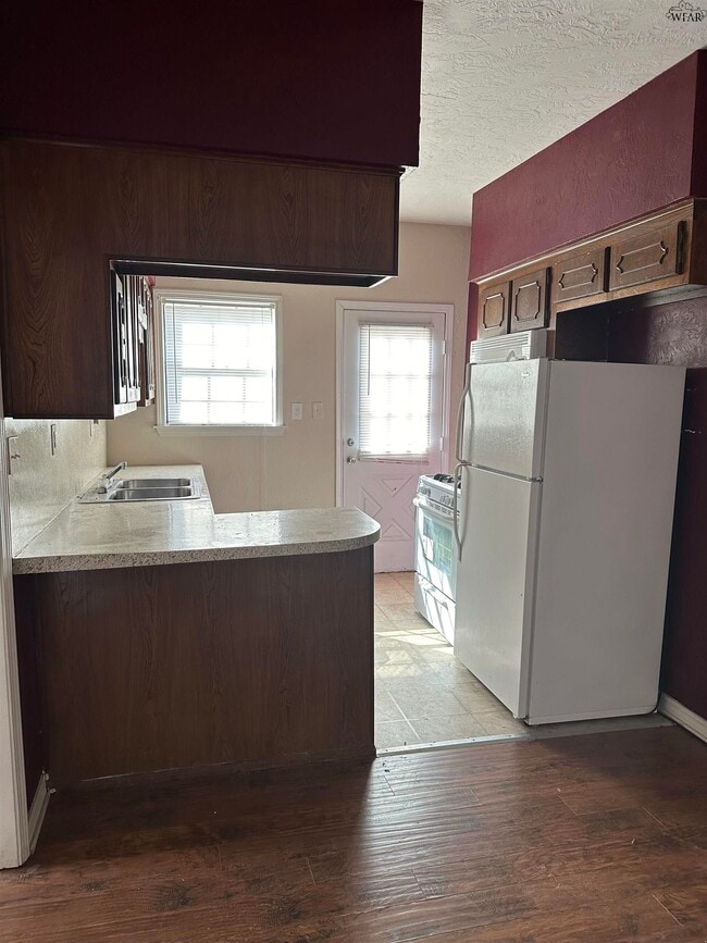 Building Photo - 2002 Jones St