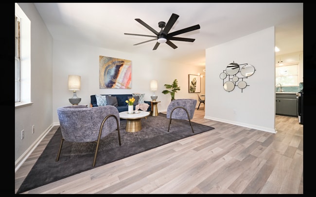 Living room - 4400 Shallowbrook Trl