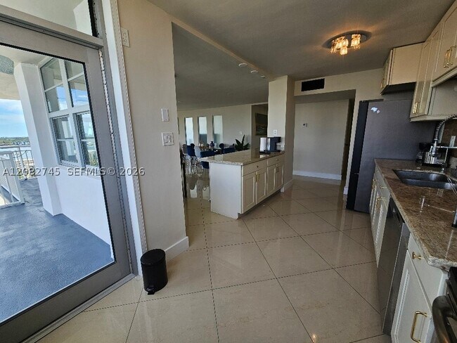 Building Photo - 18041 Biscayne Blvd