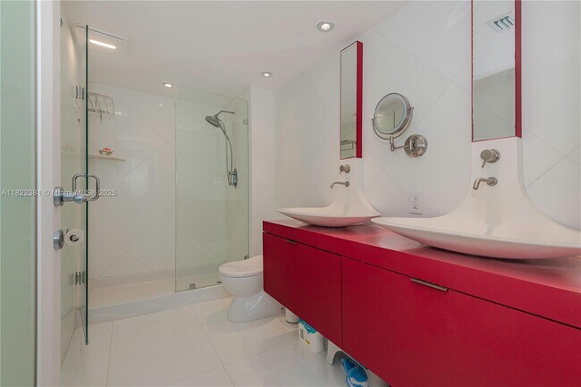 Building Photo - 2000 N Bayshore Dr