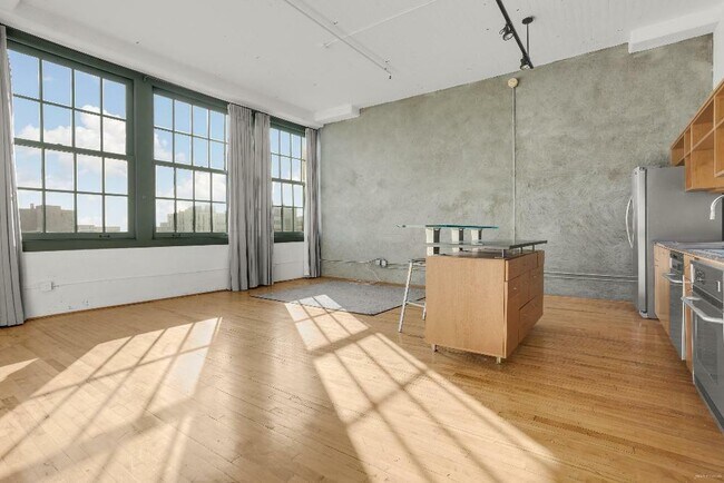 Building Photo - 151 Alice B Toklas Plz