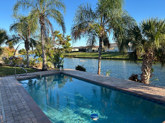 Foto del edificio - 1220 Lakeside Dr