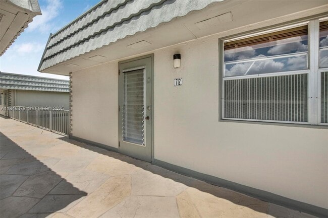 Foto del edificio - 712 Monaco Ct