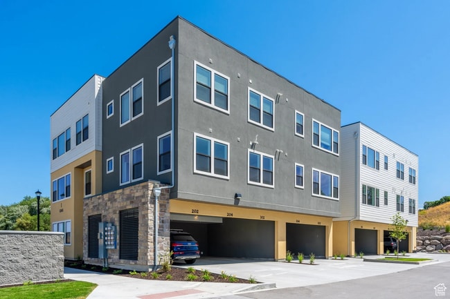Building Photo - 8395 S Iris Lumi Ln