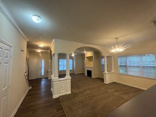 Foto del edificio - SPECIAL! Beautiful 3 Bed 2.5 Bath Town Hom...