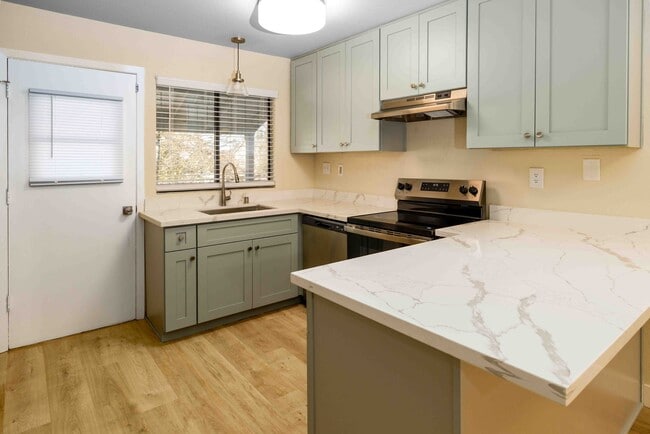 2BR, 1BA Kitchen - Creekside Apartments